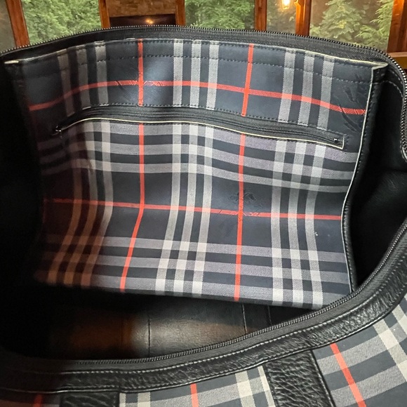 RARE Burberrys Navy Haymarket Plaid Duffle with lock and keys and a luggage tag - Picture 10 of 13